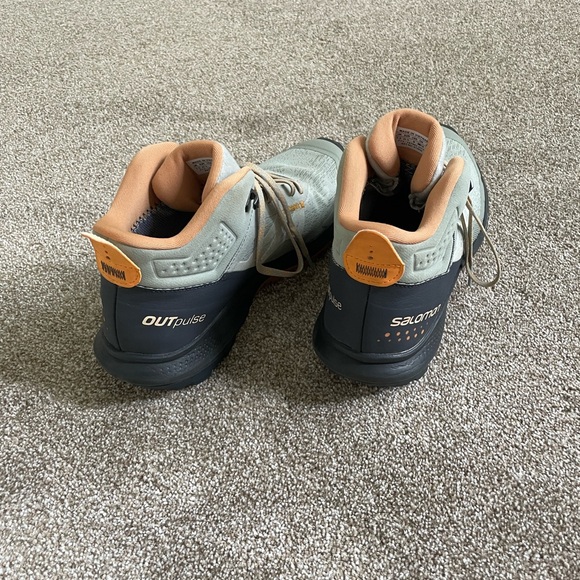 [Salomon] Outpulse Mid Goretex Hiking Boots - Picture 14 of 16